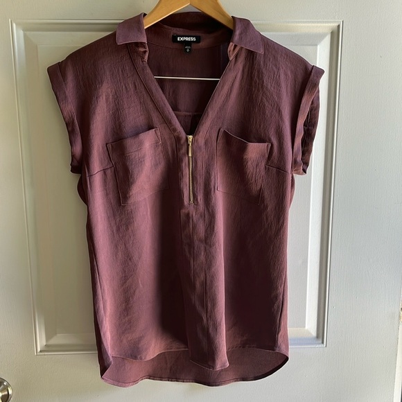 Express Half-Zip V-Neck Cap-Sleeve Plum Top Size Small Excellent Condition - Picture 1 of 9